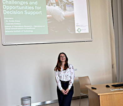 Gabriela Ciolacu presenting at Heidelberg University